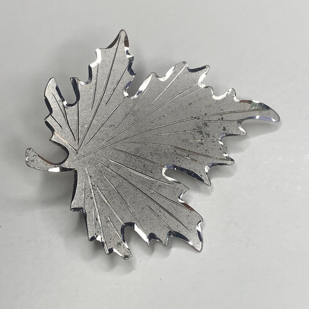 Sterling silver 925 Bond Boyd Maple leaf floral etched brooch